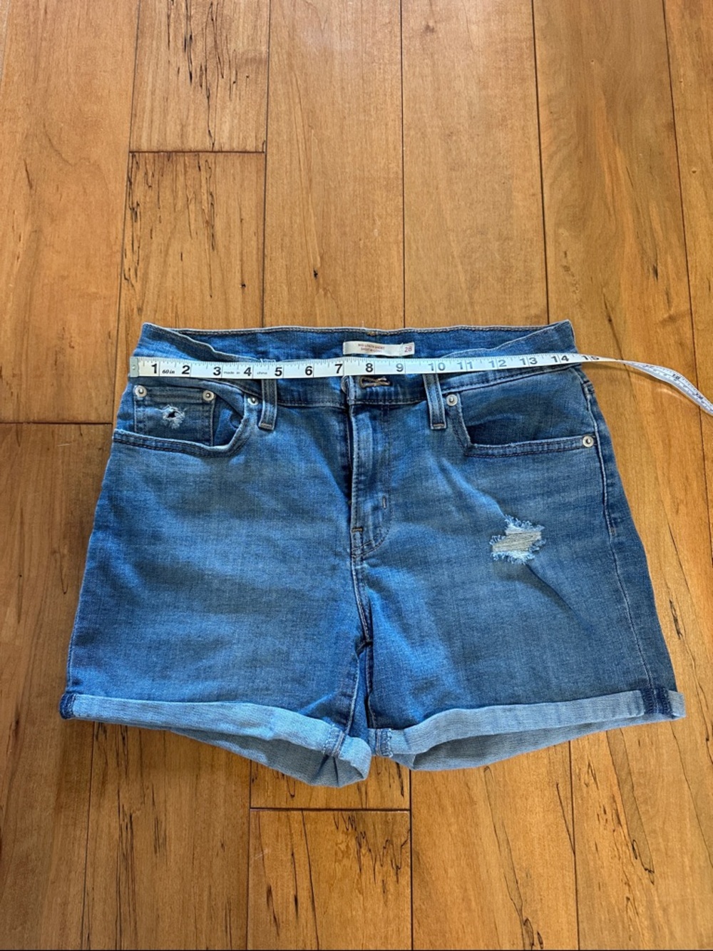 Levi’s Mid-Length Short - Picture 4 of 4